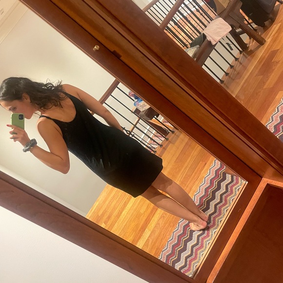 Black babaton (Aritzia) dress - size large - Picture 3 of 4